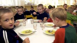 deti škola jedáleň jedlo (TASR)